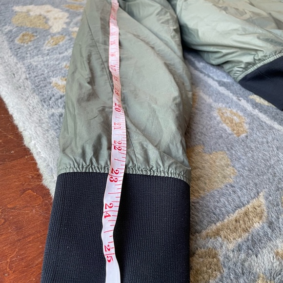 Under Armour Women's Unstoppable Reactor Reversible Bomber Medium - Picture 12 of 13